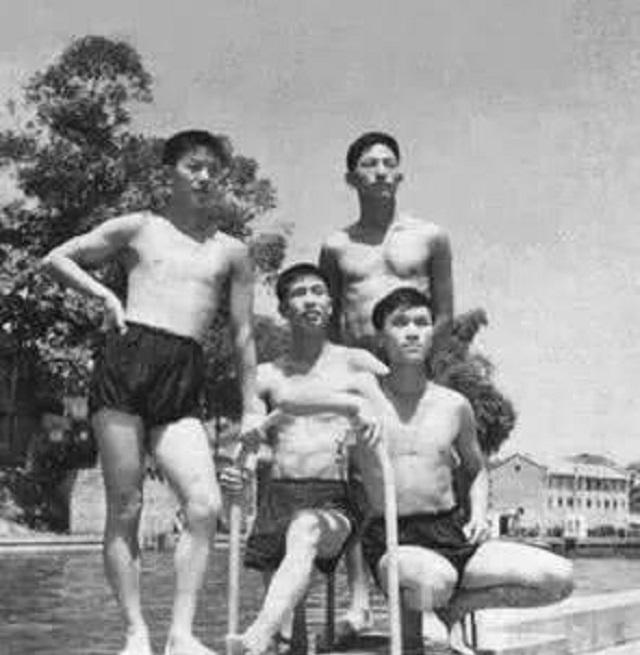 1985年,“长江漂流第一人”尧茂书,漂出1270公里后,葬身大江 40 尧茂书和他的友人们