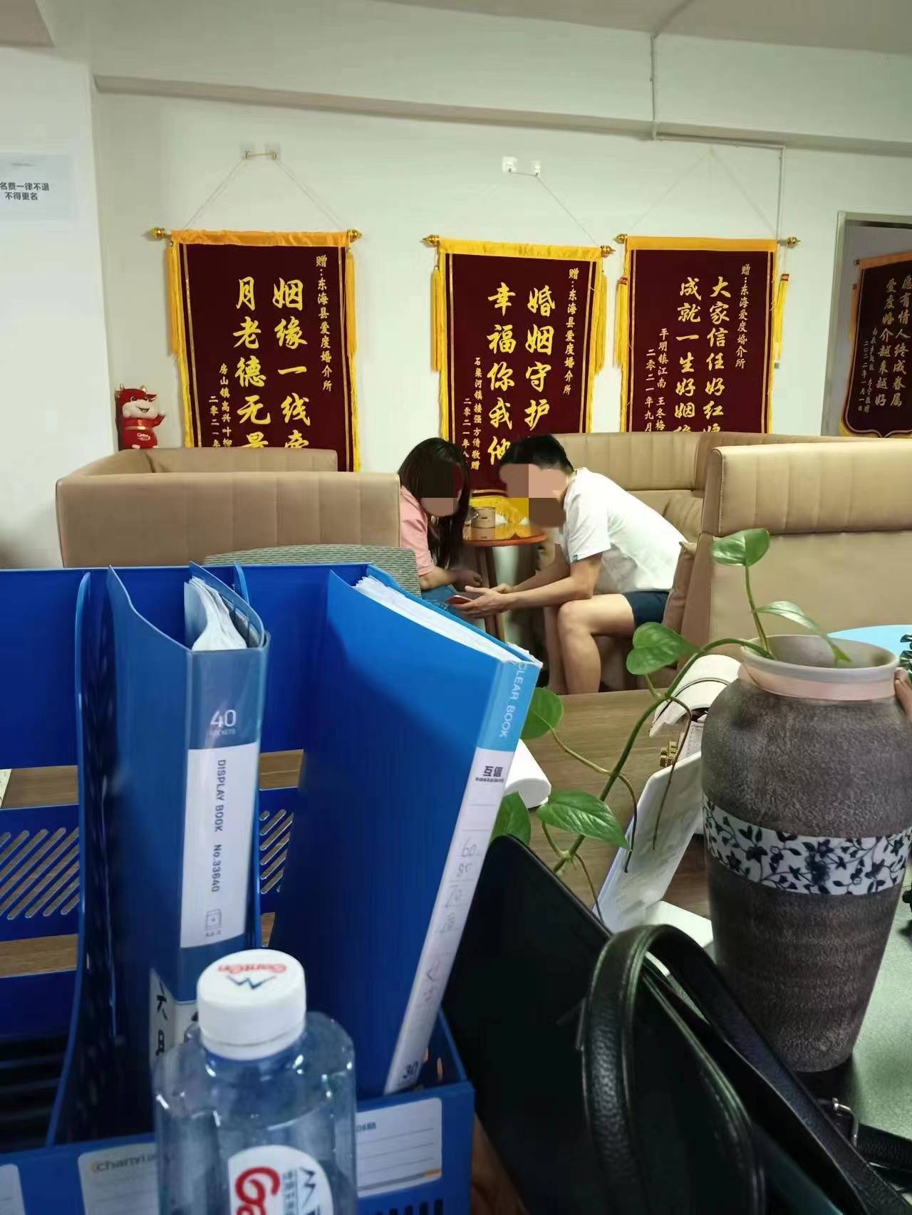 苏北县城相亲图鉴:老实人不受欢迎,贫穷男只能找“离异的” 10 37fd4d08fd3b48bfbbf14b637b68499f.jpeg