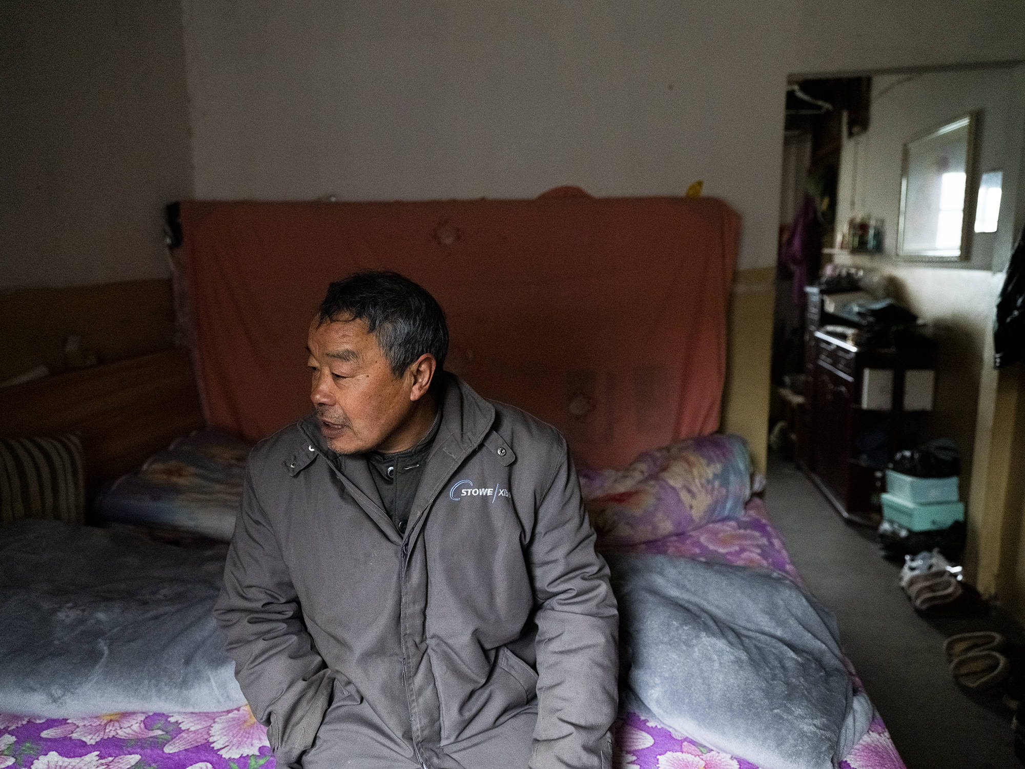 60岁后在立交桥下做日结:4点起床抢不到工作 不敢回家养老 99 ae857445776f4b409ad2ff4dd82336a9.jpeg