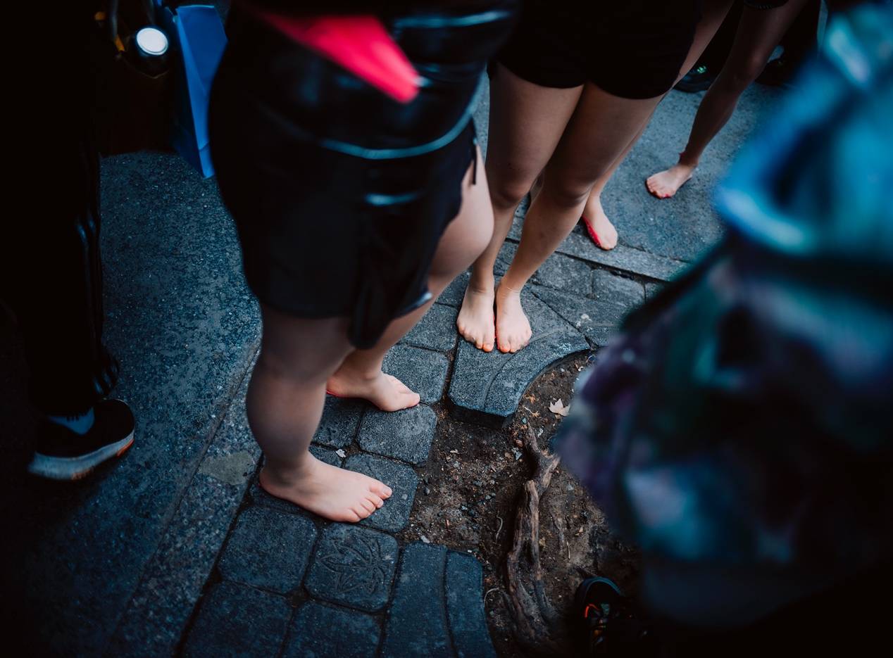 上海女孩卖50万豪车辞掉编制当网红 每周去安福路等“小公主” 77 547a84fb747b475656a32c35d4c8d7f9