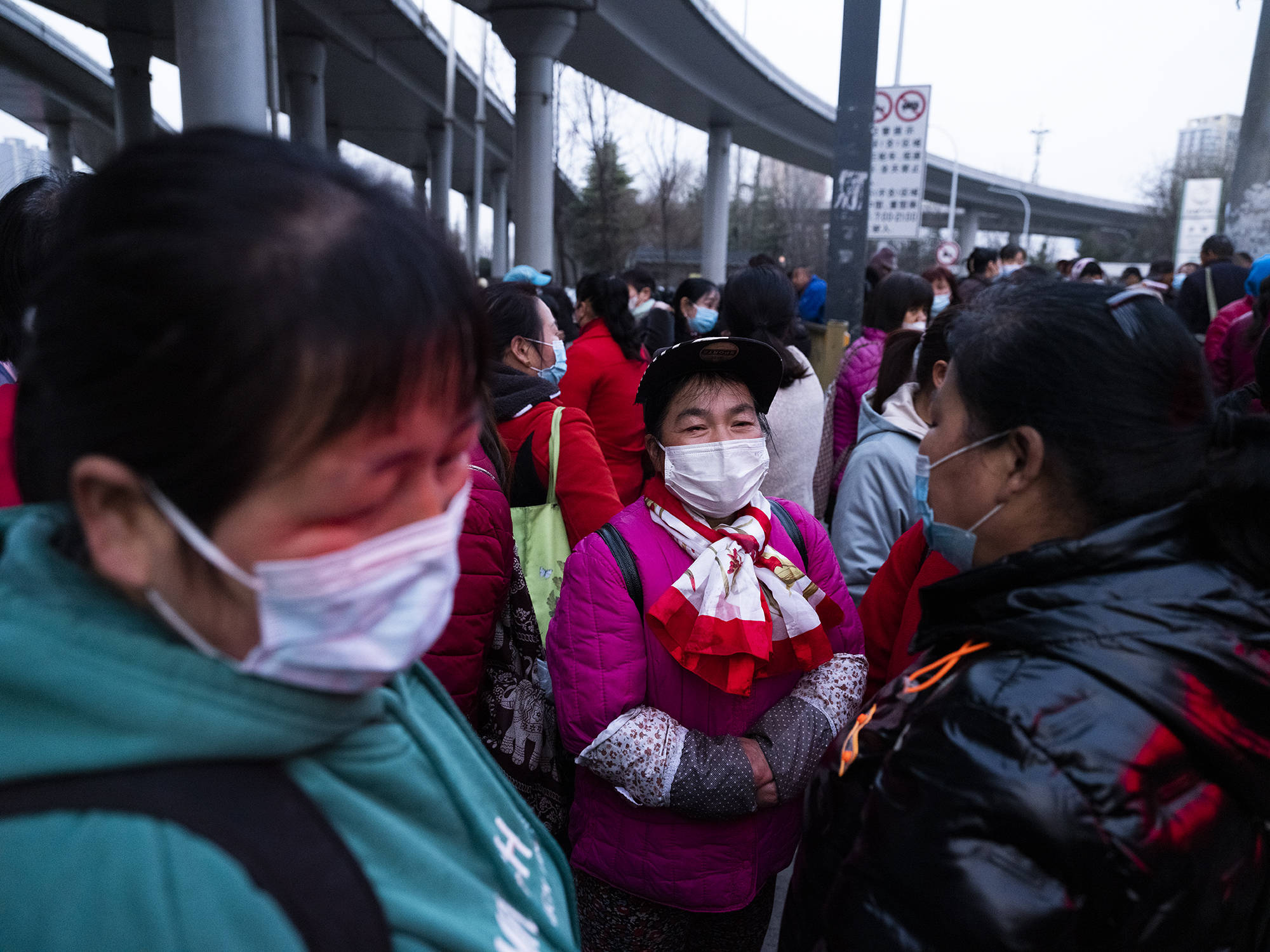 60岁后在立交桥下做日结:4点起床抢不到工作 不敢回家养老 83 8e173619f41448b189a555921c190aee.jpeg