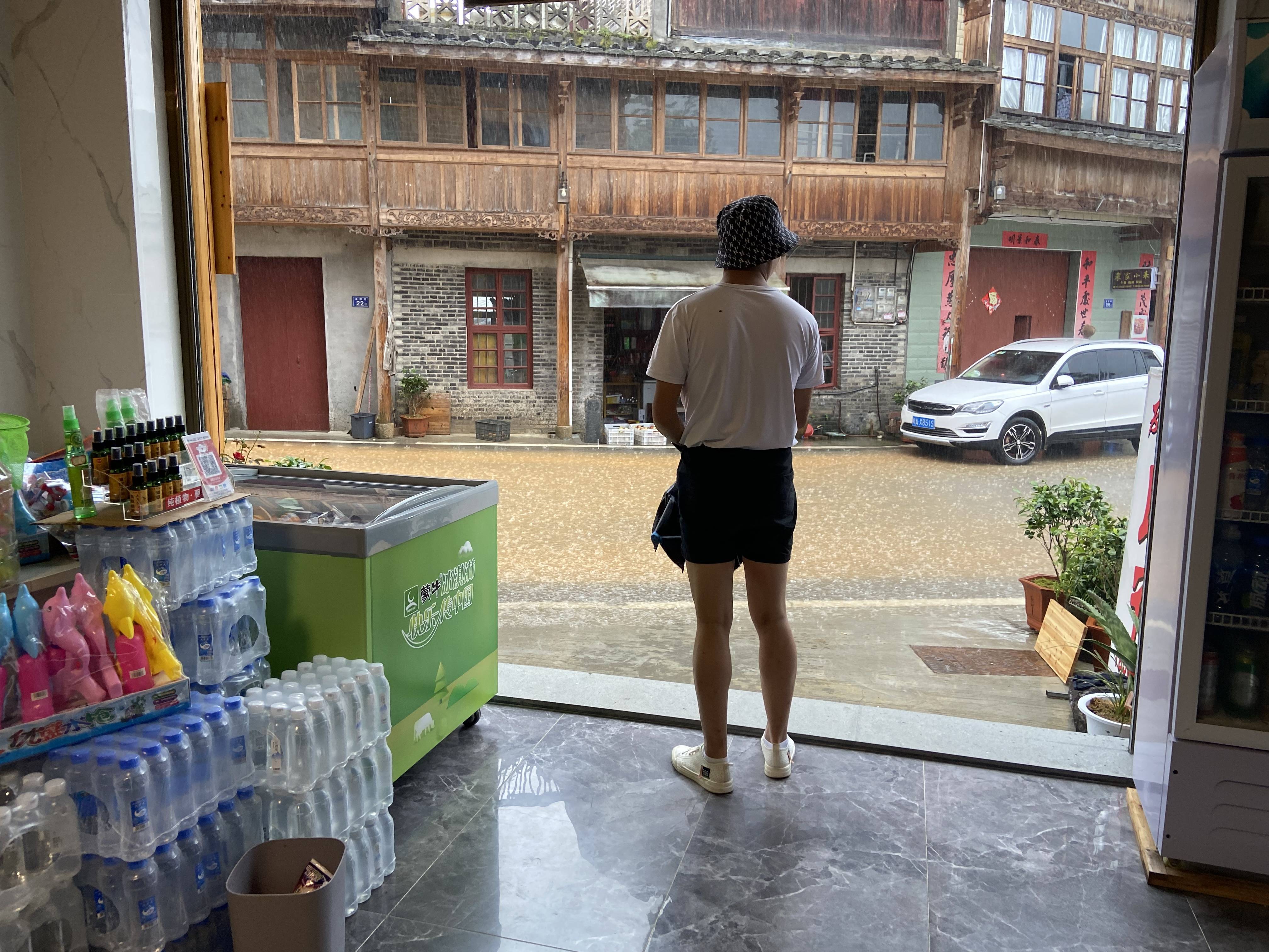 施暴者杨槠策:打余秀华被逼,自称“写作天才”不图名利 16 a561bc3a647843daab42185fcf014035.jpeg
