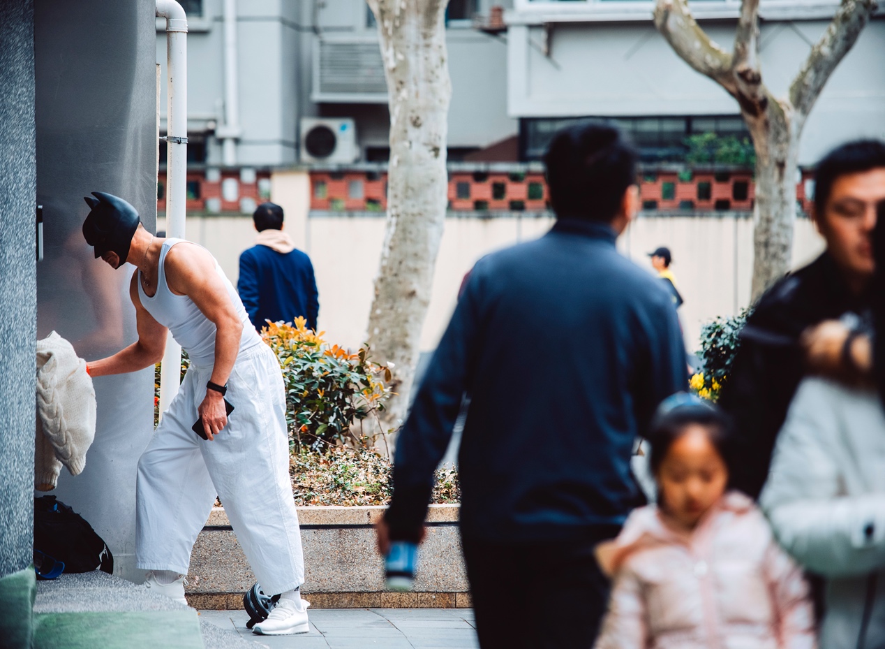 上海女孩卖50万豪车辞掉编制当网红 每周去安福路等“小公主” 87 9615649c7131114bcbd5ed5cb0a1e867