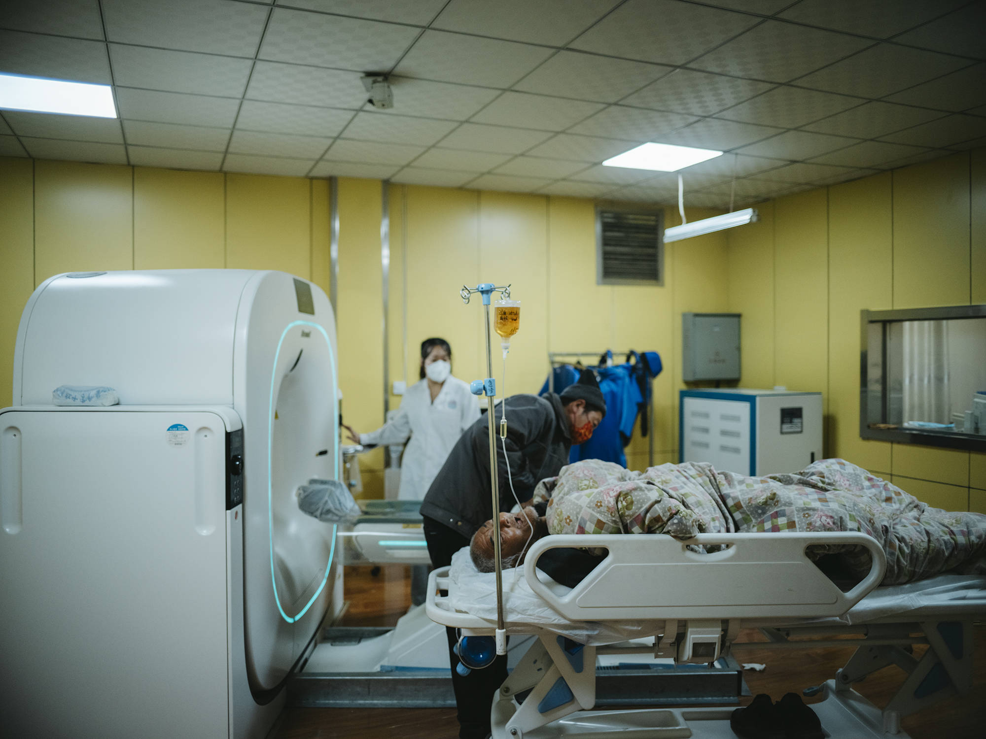 县城医院的艰难新年:CT胶片不够了 老人拖到病重才来 98 b3757b0c38754f2db81987d779b2be45.jpeg