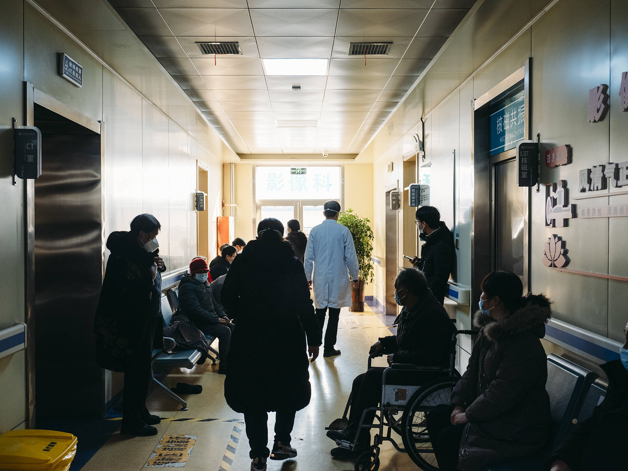 县城医院的艰难新年:CT胶片不够了 老人拖到病重才来 77 f752c5b4d8664a4caa1c540be5eba122.jpeg