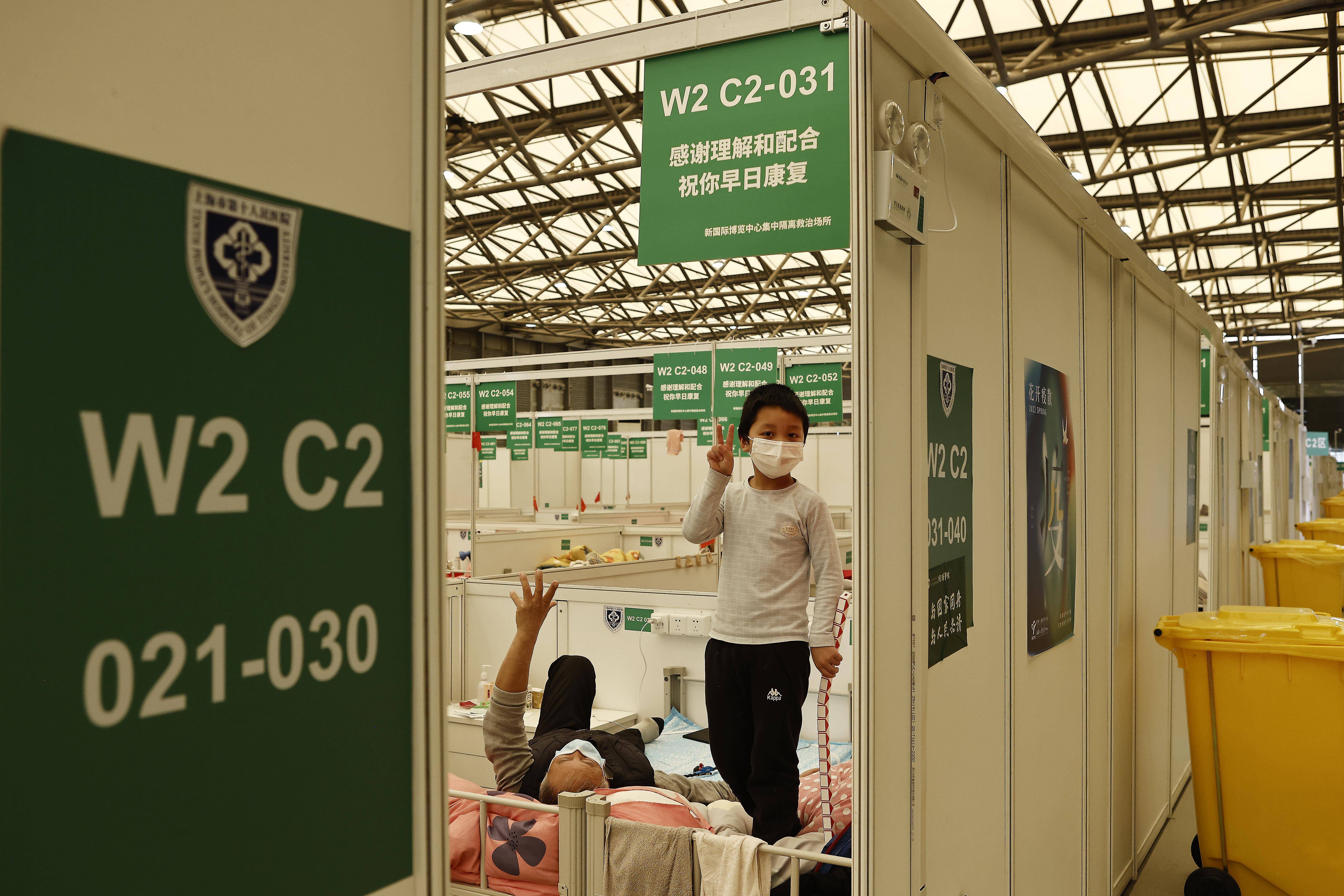 上海妈妈和五岁儿子分开隔离21天:失联后崩溃,电话讲故事陪伴 12 0cd500c4a9a94b2094e78b1c0637bb69.jpeg