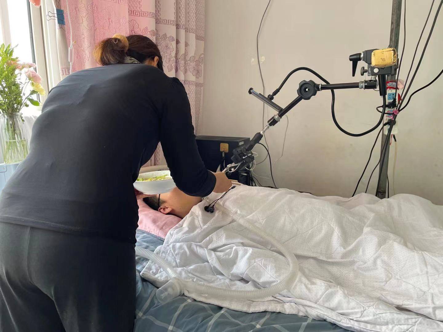 死不了的这8年:消防员高位截瘫无力自杀,熬成心理咨询师 36 ff405c02a62747f8861721cd0c99b579.jpeg