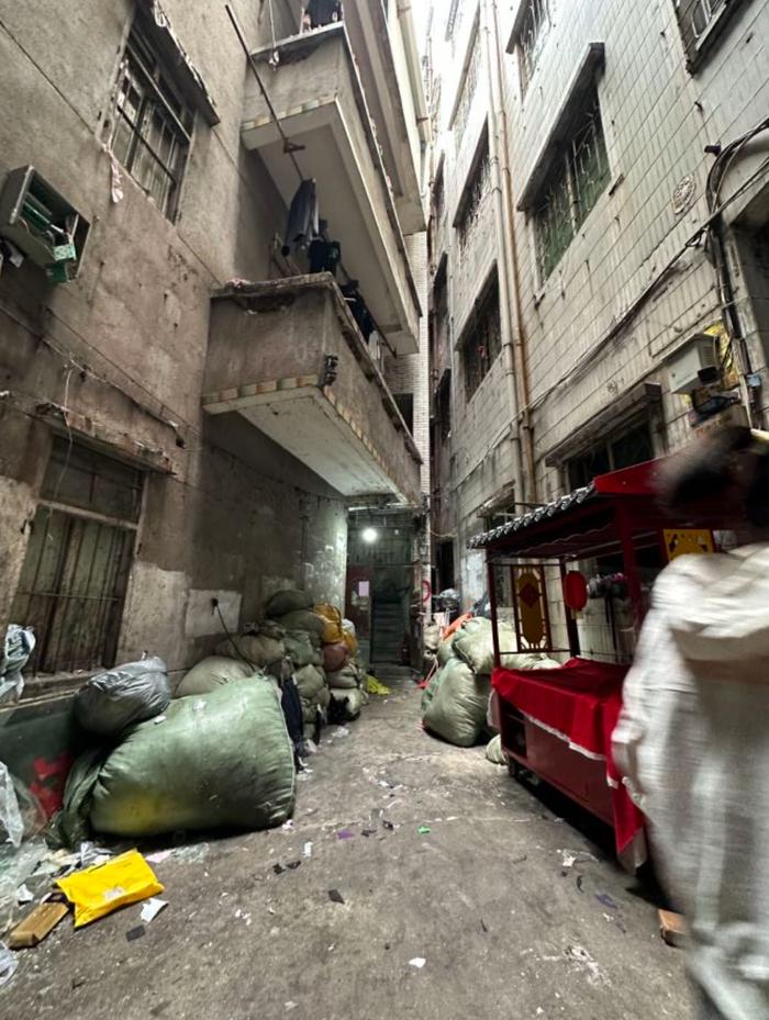 广州康鹭制衣村:在“转型”浪潮中沉浮的小老板们 45 广州康鹭制衣村:在“转型”浪潮中沉浮的小老板们