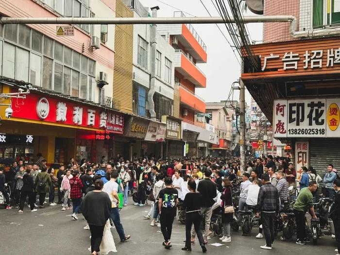 广州康鹭制衣村:在“转型”浪潮中沉浮的小老板们 37 广州康鹭制衣村:在“转型”浪潮中沉浮的小老板们