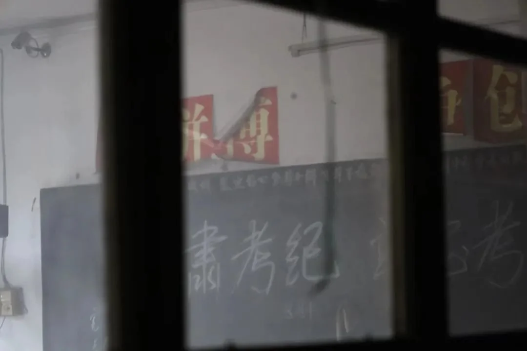 因肺结核疫情获刑的中学校长,11年后仍在等“一个结果” 10 因肺结核疫情获刑的中学校长,11年后仍在等“一个结果”