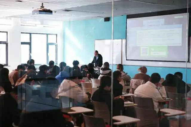 如何使大规模授课能顺利进行-银河百科全书