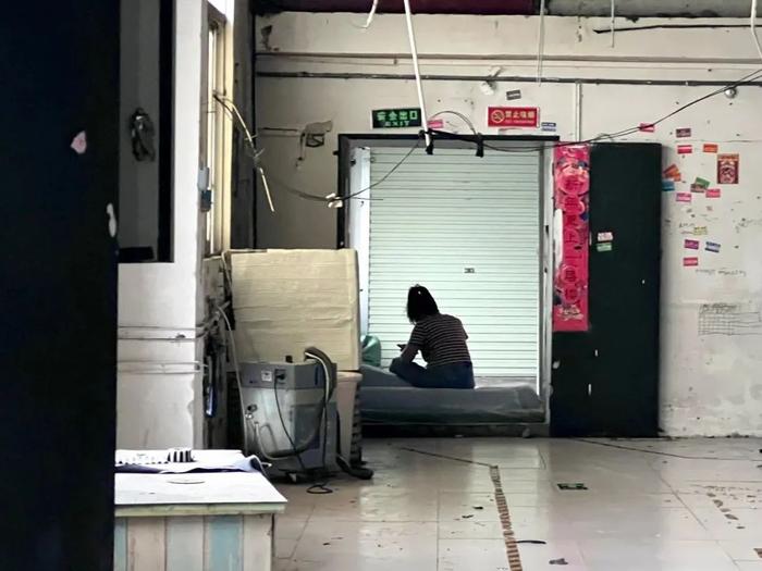 广州康鹭制衣村:在“转型”浪潮中沉浮的小老板们 46 广州康鹭制衣村:在“转型”浪潮中沉浮的小老板们